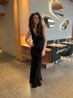 Miana maxi satinkjole - Sort