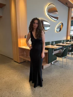 Miana maxi satinkjole - Sort