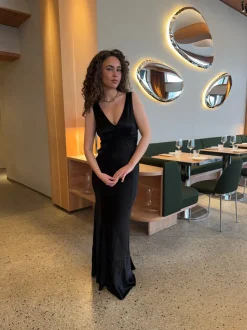 Miana maxi satinkjole - Sort
