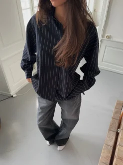 Miki stribet skjorte med åben ryg - Mørk navy