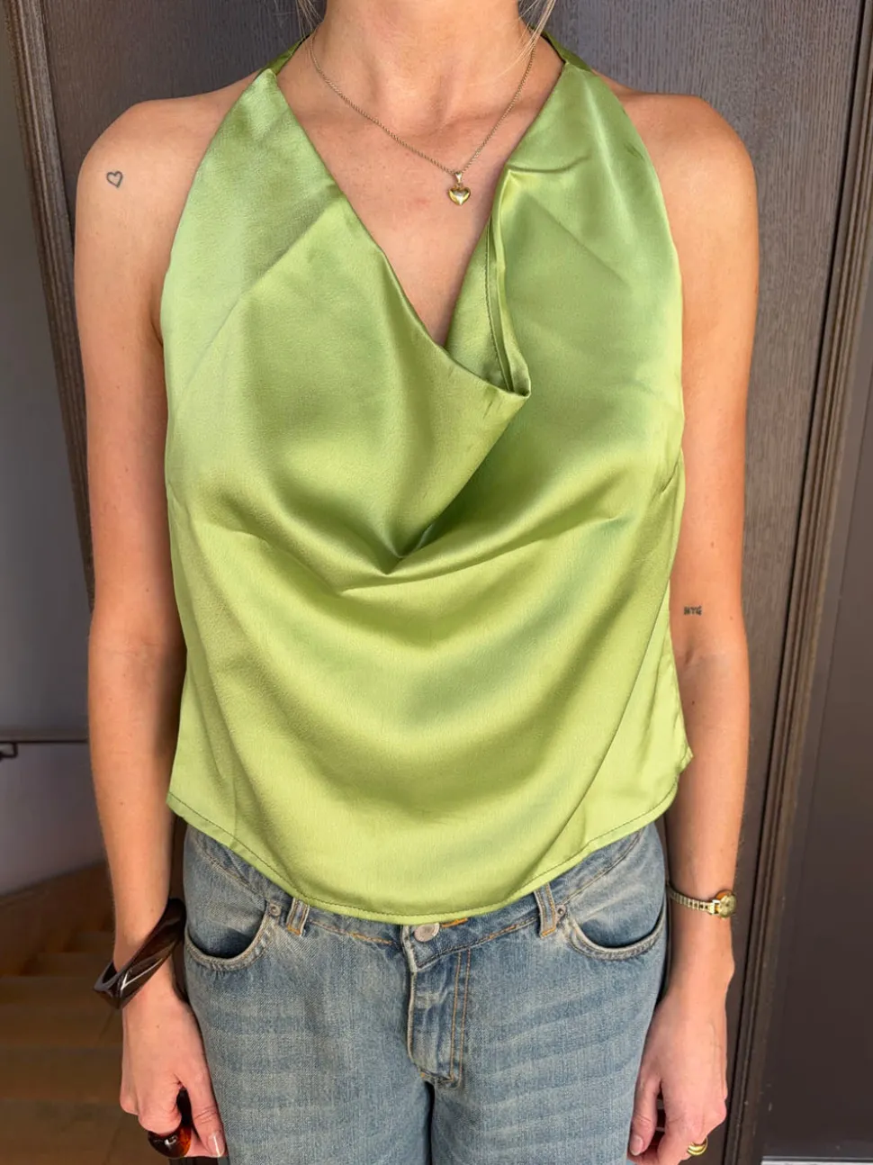 Milena halterneck top i satin - Grøn
