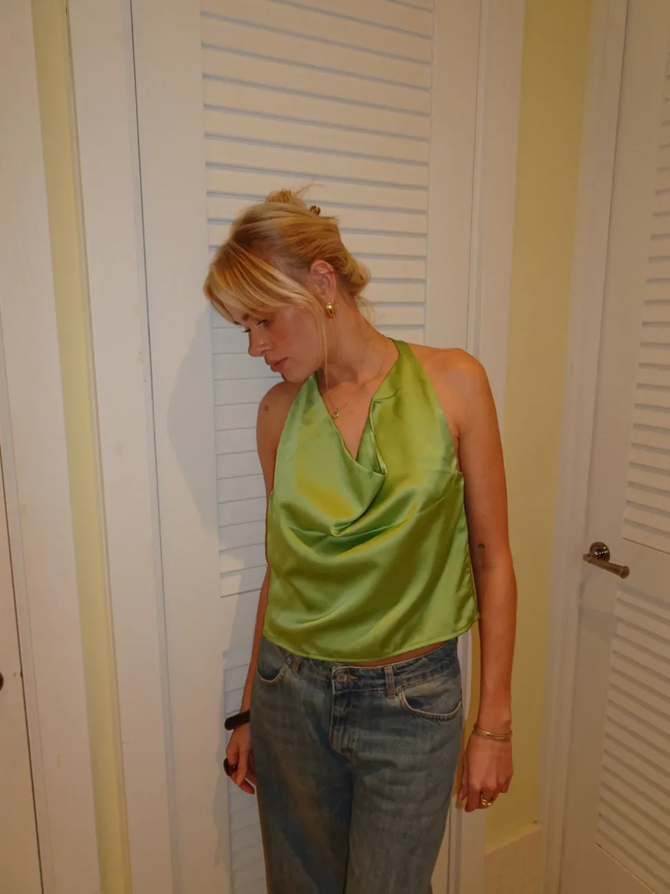 Milena halterneck top i satin - Grøn