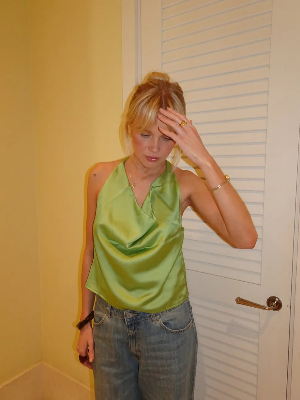 Milena halterneck top i satin - Grøn