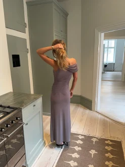 Mina one shoulder maxikjole - Taupe