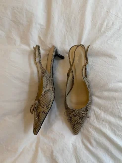 Mojsa mules med slangskind - Beige