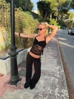 Nicola halternecktop i blonde - Sort