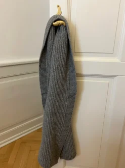 Ninita tørklæde - Gråt