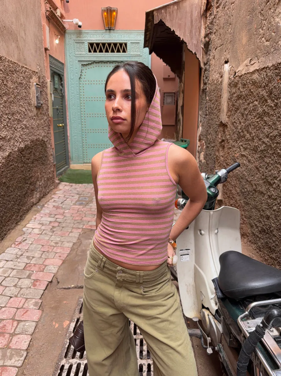 Nova glimmertop med hætte - Lyserød/beige
