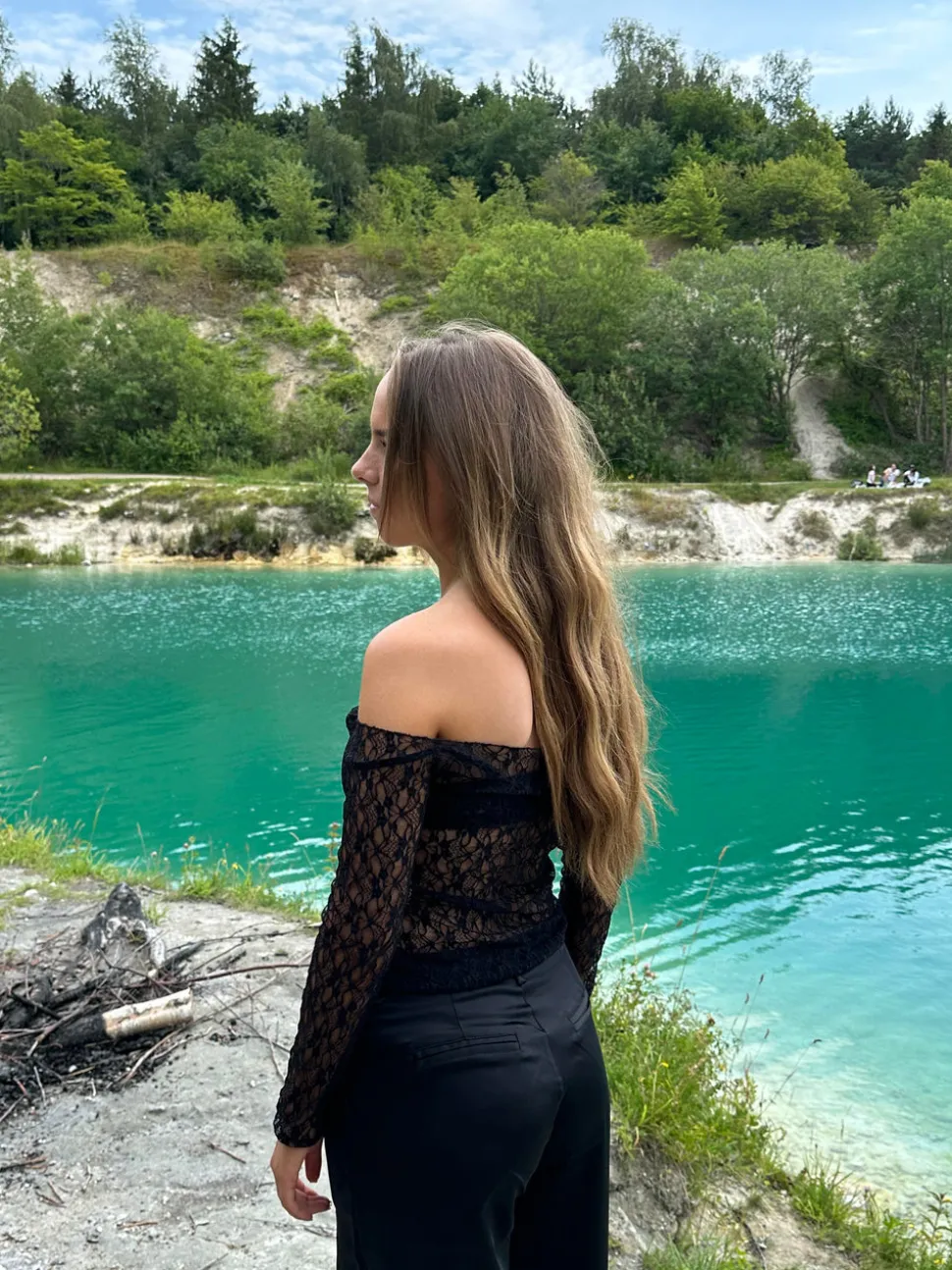 Pixi off shoulder bluse i blonder - Sort