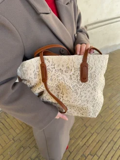 Porto Alegre skuldertaske med blonde - Beige