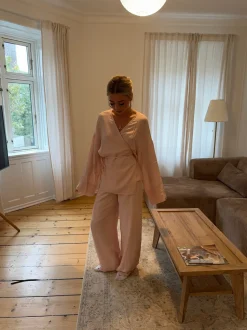 Rikki bluse med bindebånd - Lys rosa