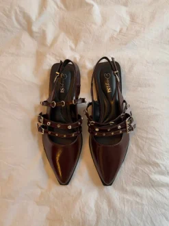 Saga slingback sandaler med spændedetaljer - Mørkerød