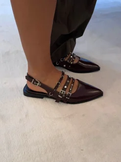 Saga slingback sandaler med spændedetaljer - Mørkerød