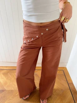 Scandivv bukser med detaljer - Rust