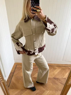 Scandivv denimjakke med koprint - Beige/brun/hvid