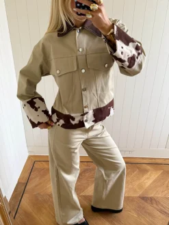 Scandivv denimjakke med koprint - Beige/brun/hvid