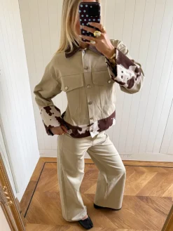 Scandivv denimjakke med koprint - Beige/brun/hvid