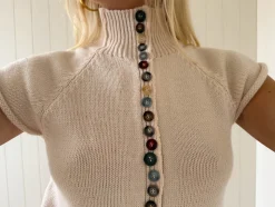 Scandivv kortærmet strik med knapper - Beige/off white