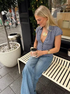 Scandivv stribet skjorte med cut out - Grå/hvid