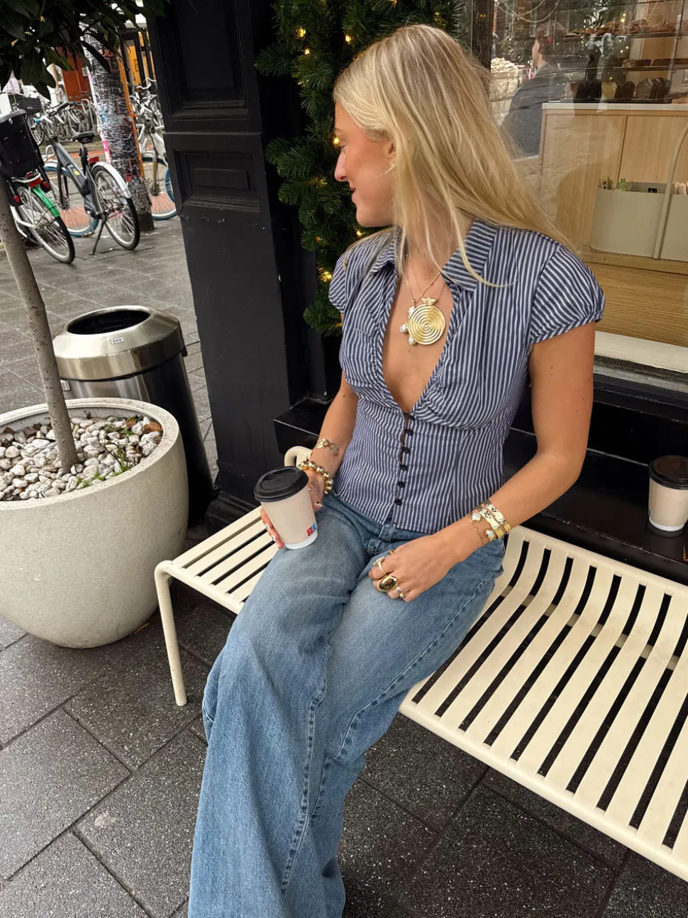 Scandivv stribet skjorte med cut out - Grå/hvid