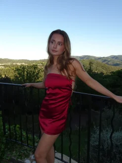 Siena satin bandeaukjole - Rød