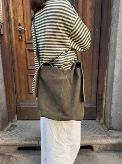 Sile skuldertaske i ruskind med sidelommer - Kaki