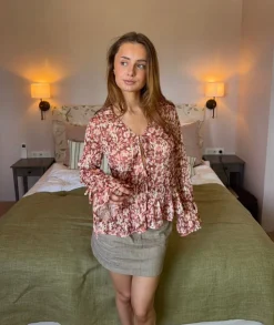 Silina bluse med blomster - Lyserød/brun