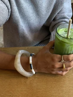Sola armbånd med striber - Sort/hvid