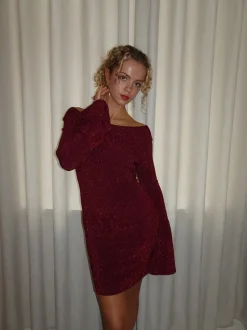 Solange glitterkjole med åben ryg - Rød