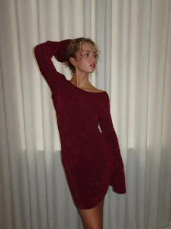 Solange glitterkjole med åben ryg - Rød