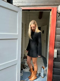 Solange glitterkjole med åben ryg - Sort