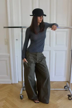 Suzy bluse med striber - Sort og grå