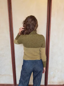 Swela striktrøje med turtleneck - Grøn/brun