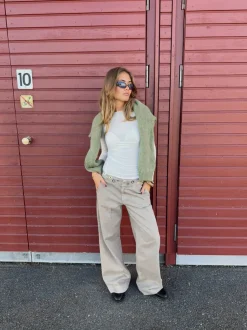 Tanija jeans med ringdetaljer - Beige