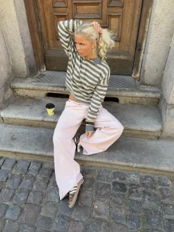 Tanija jeans med ringdetaljer - Lyserød