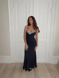Tena kjole med blondedetaljer - Navy/hvid