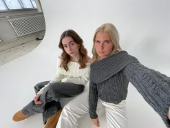 Theresa off-shoulder strik - Grå