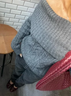 Theresa off-shoulder strik - Grå