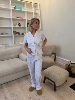 Tinna pyjamas sæt med isvafler - Blå/hvid
