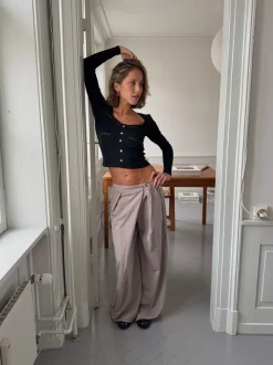 Trina suitbukser med spændedetalje - Beige