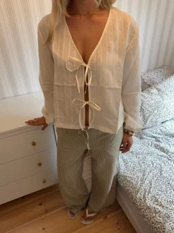 Tuniva bluse med bindedetaljer - Off white