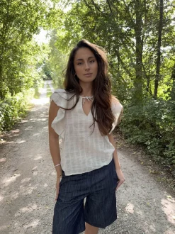 Ulana top med detaljer - Beige