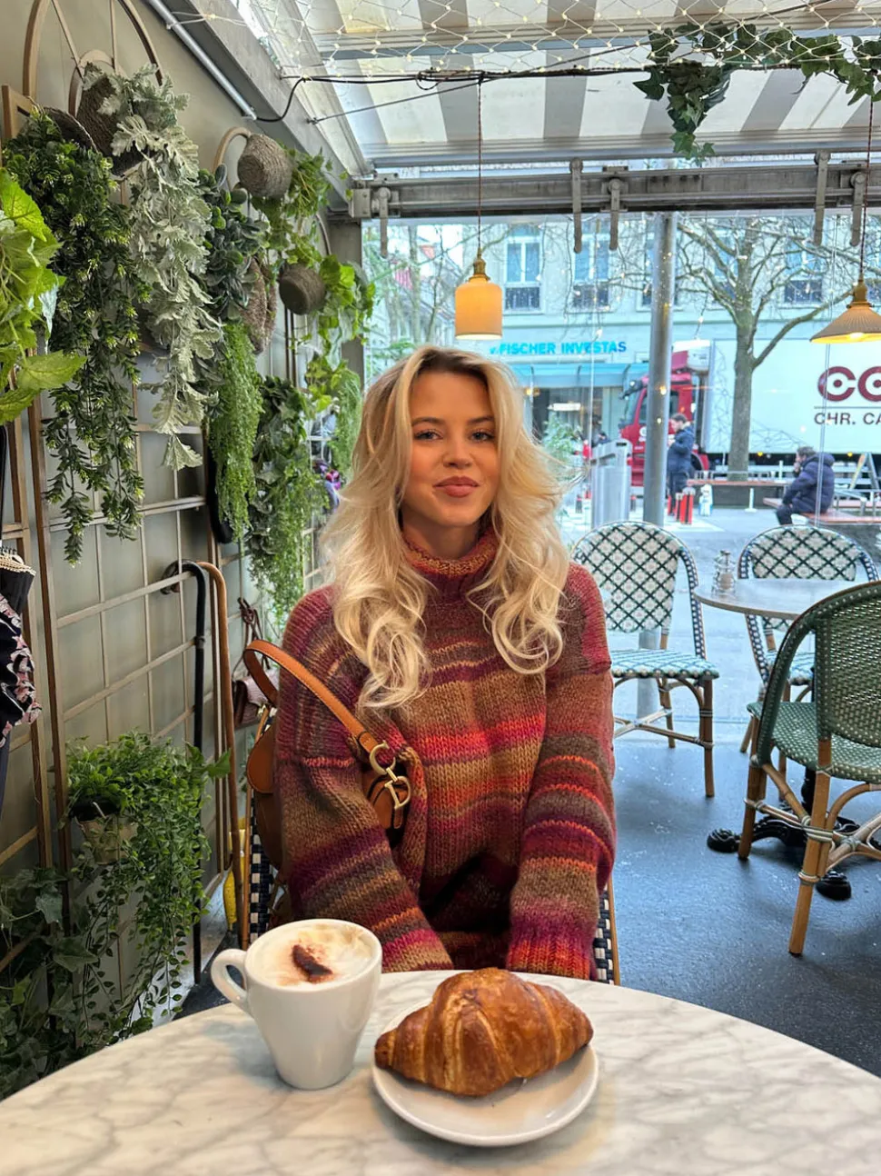 Valdamara oversized striktrøje med turtleneck - Multifarvet