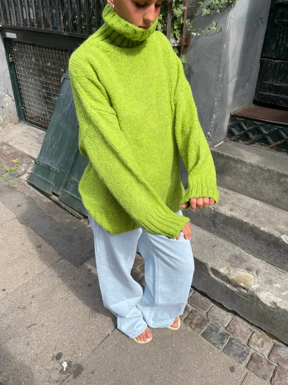 Valdamara oversized striktrøje med turtleneck - Limegrøn