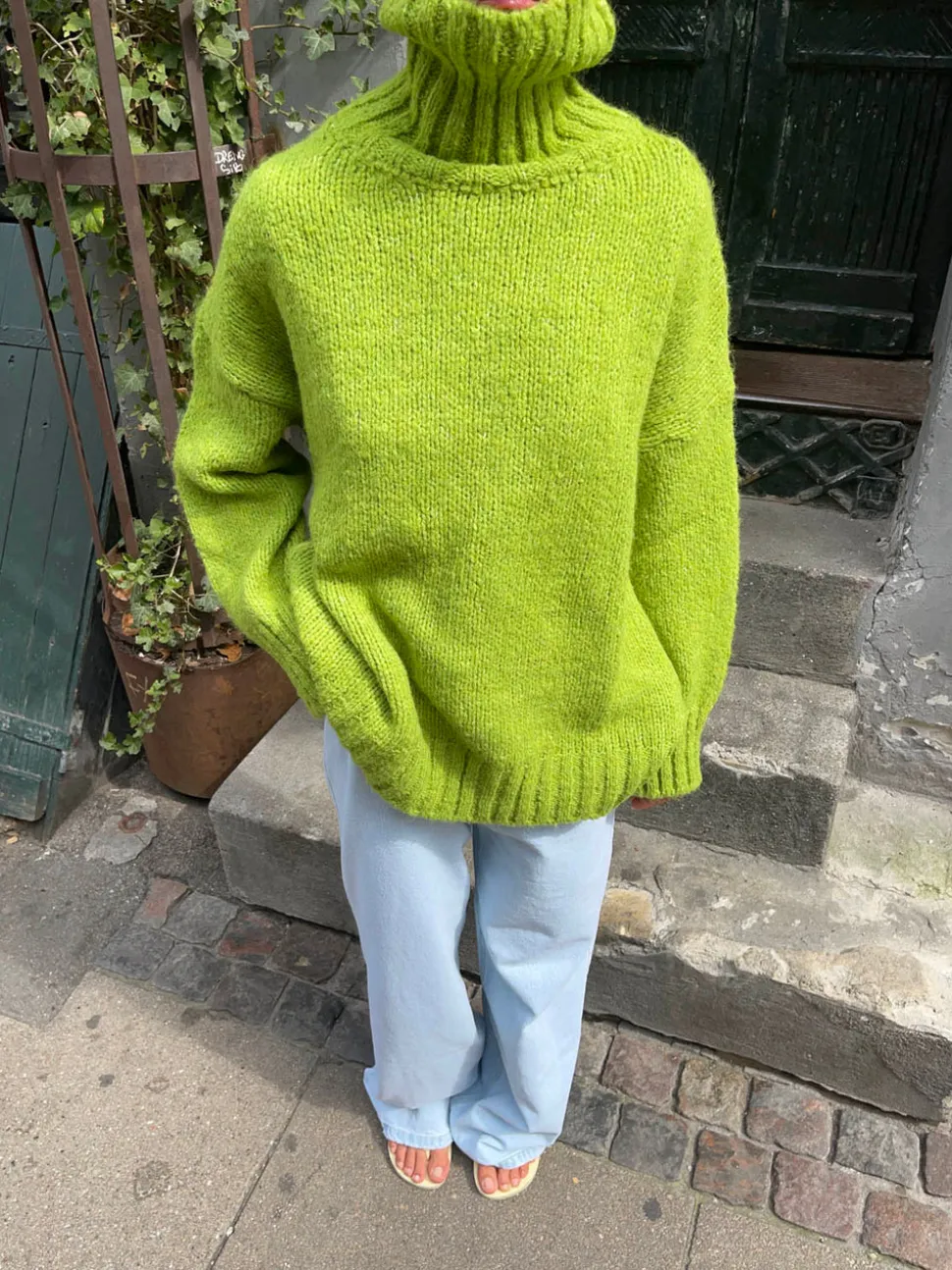 Valdamara oversized striktrøje med turtleneck - Limegrøn