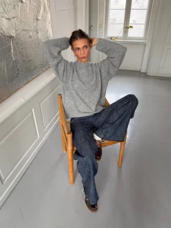 Vicky striktrøje med ribdetaljer - Grå