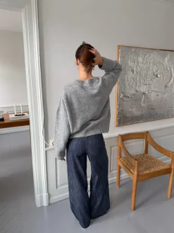 Vicky striktrøje med ribdetaljer - Grå