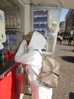 Vilo skuldertaske med spænde - Brun