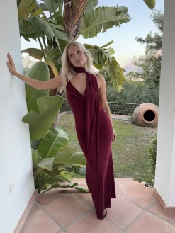 Vinja maxikjole med sjal - Rød/bordeaux