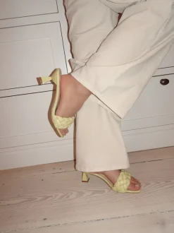 Yasmin mules med flet - Lysegul